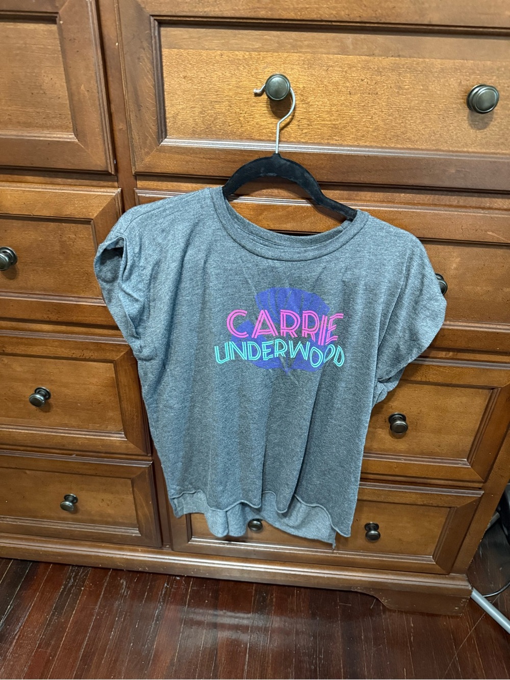 Carrie underwood cap cut shirt